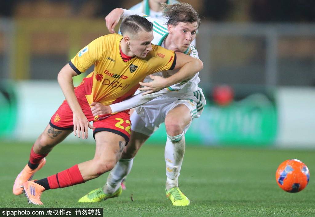 罗马签下荷兰锋线新星马伦：意甲豪门的进攻新武器